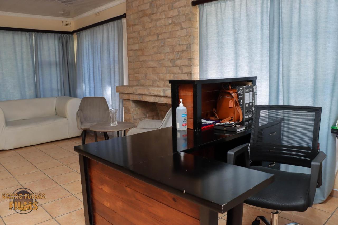 The Hill Bed And Breakfast Francistown Extérieur photo